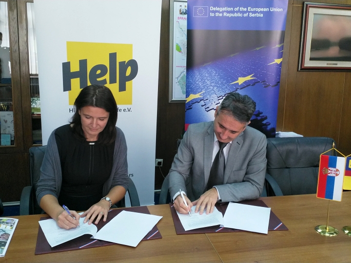 Sa potpisivanja ugovora o donaciji. Foto: vranje.org.rs