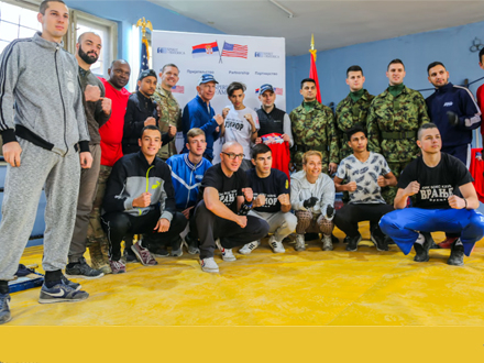 Sportisti i vojnici u renoviranoj sali FOTO: U.S. Embassy Belgrade printscreen