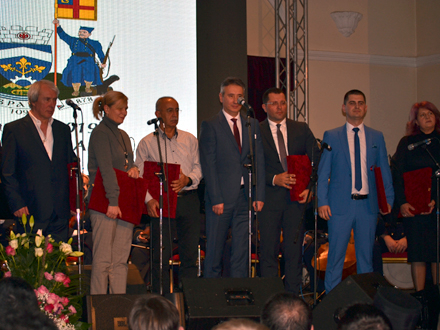Dobitnici gradskih priznanja na svečanoj akademiji FOTO:G. Mitić/OK Radio