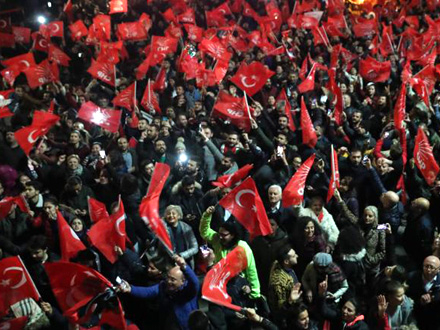 Pristalice Erdoganove opozicije slave FOTO: CNN