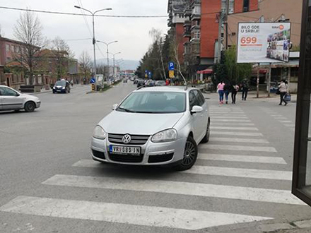 Bahato parkiranje u gradu. Foto: Lična arhiva