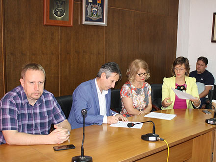 Sa potpisivanja ugovora. Foto: vranje.org.rs