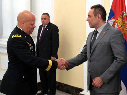 General-major Džon Heris i ministar Vulin FOTO: Ministarstvo odbrane
