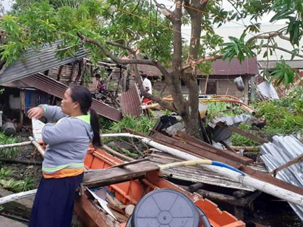 Uništene su kuće, rušeno je drveće FOTO: Reuters