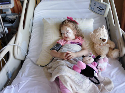 Mala Hana posle operacije u Švajcarskoj. FOTO: Lična arhiva