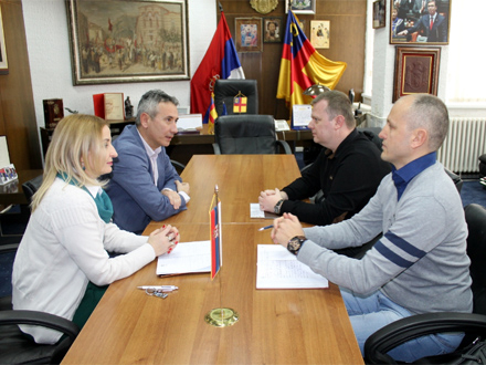 Milenković, Zorica Jović (levo) i Dinulović i Nenad Jović (desno) FOTO: vranje.org.rs