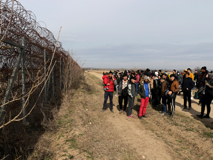 Migranti na granici između Turske i Grčke FOTO: AP