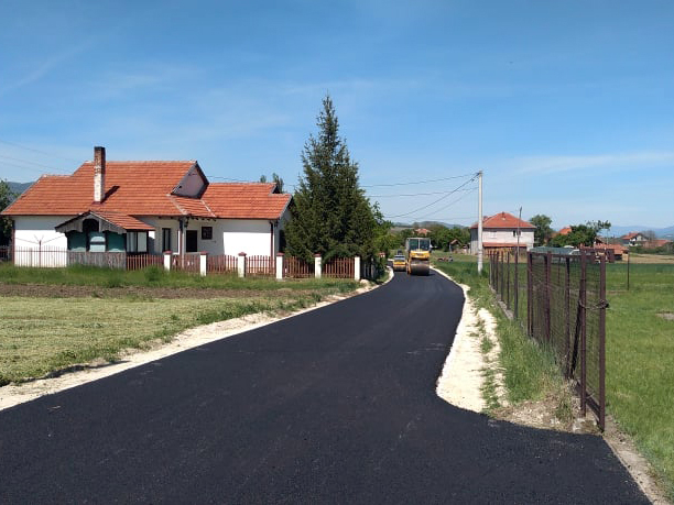 Novi asfalt u selu. Foto: vranje.org.rs