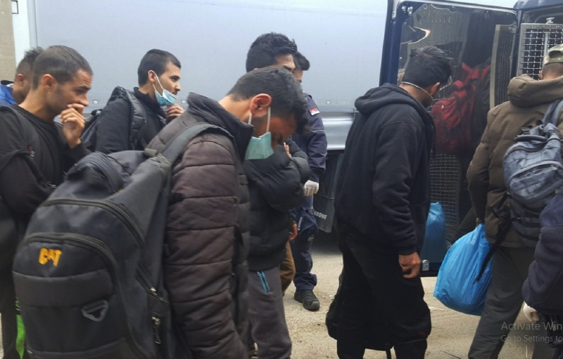 Migranti pronađeni u kamionu. Foto: Uprava carine