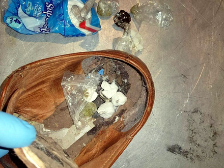 Droga pronađena ispod uloška u šupljinama đona FOTO: Urava carina