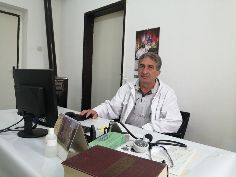 Doktor Novković u svojoj ordinaciji. Foto: S.Tasić/OK Radio