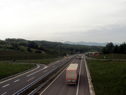 Saobraćaj se odvija dvosmerno u jednoj kolovoznoj traci FOTO: S. Tasić/OK Radio