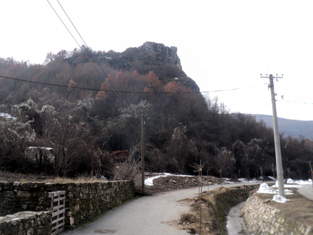 Oraovičke stene, neposredno ispred jezera FOTO: S. Tasić/OK Radio