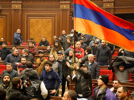 Predsednik Jermenije najavljuje kažnjavanje demonstranata FOTO: AP