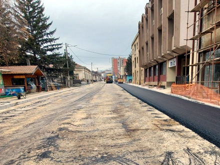 Radi se na prvom, nosećem sloju asfalta FOTO: vranje.org.rs