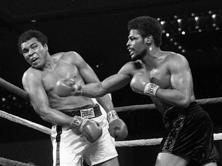 Svetski šampion u boksu i u rvanju (desno) FOTO: AP
