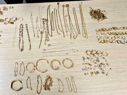 Pronađeno 200 narukvica, lančića, prstenja minđuša, broševa FOTO: Uprava carina