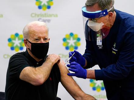 Bajden prima vakcinu protiv kovida FOTO: CNN