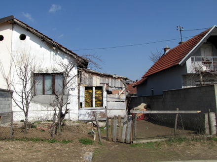 Dvorište kuće u kojoj je pronađeno Vojčino telo FOTO: D. Ristić/OK Radio