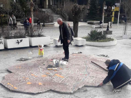 Mozaik teško oštećen na nekoliko mesta FOTO: uzmiracun.rs