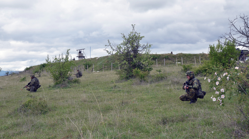 Foto MODReč je o jednom od segmenata višemesečnih priprema koje profesionalni vojnici i starešine Vojske Srbije prolaze pre upućivanja u zonu operacije, kako bi u potpunosti bili osposobljeni za realizaciju zadataka u sastavu mirovnih snaga.  Nakon indivi