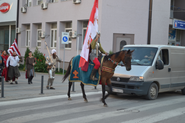 Kesar fest defile gradom