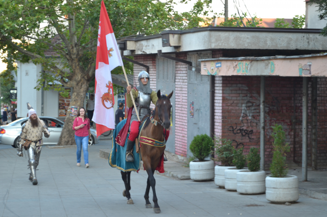 Kesar fest defile gradom