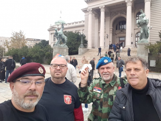Ratni veterani ispred Skupštine