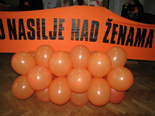 Narandžasta čajanka sa novinarima