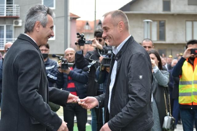 Policijski čas, prvo veče