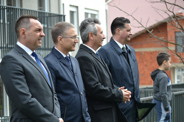 Policijski čas, prvo veče