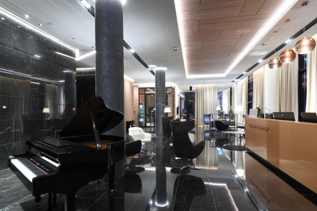 Sami sređuju teren kod Gimnazije