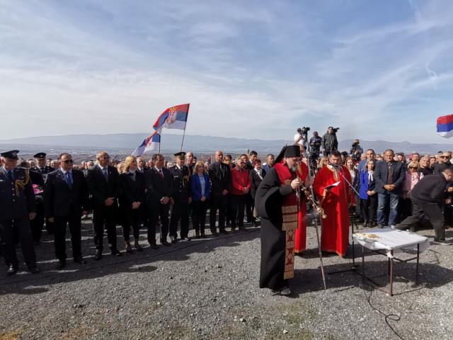 Polaganje venaca palim heroinama