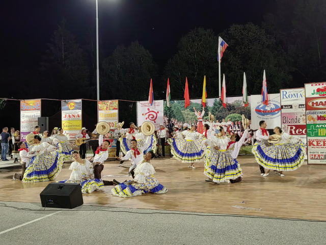 Studentski festival folklora