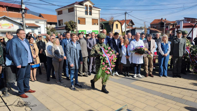 Polaganje venaca u znak sećanja na dr Izabel Emsli Haton