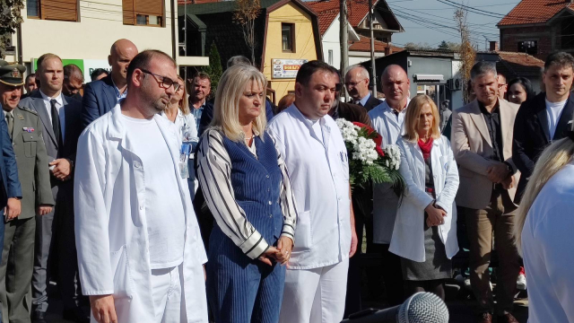 Polaganje venaca u znak sećanja na dr Izabel Emsli Haton