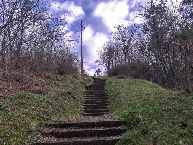 Spomenik Srpska Kuća