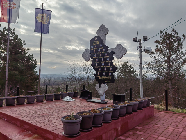 Spomenik Srpska Kuća