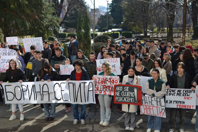 Gimnazijalci u protestu
