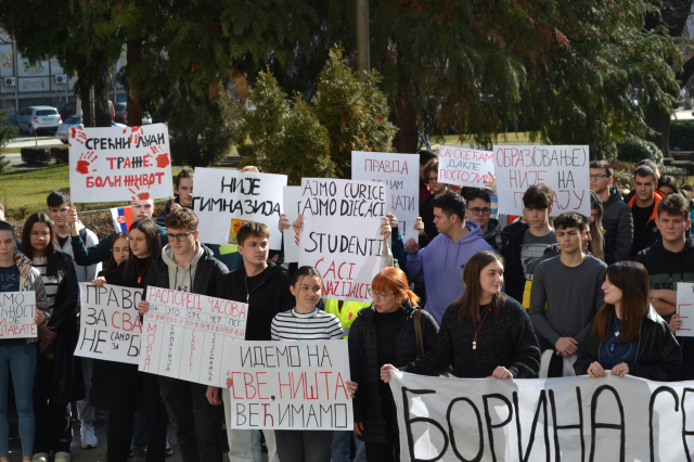 Gimnazijalci u protestu