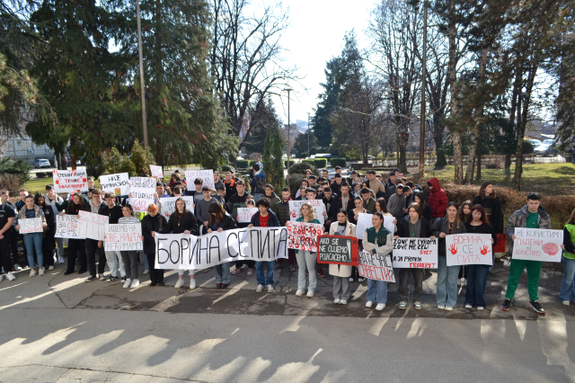 Gimnazijalci u protestu