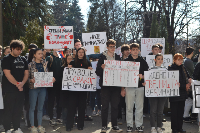 Gimnazijalci u protestu