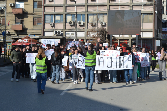 Gimnazijalci u protestu