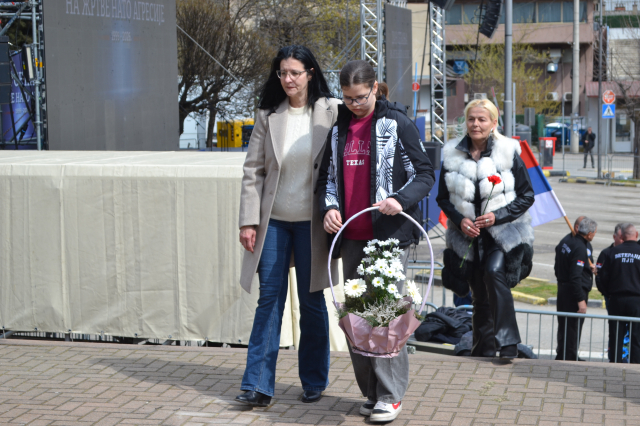 Polaganje cveća povodom godišnjice Nato agresije