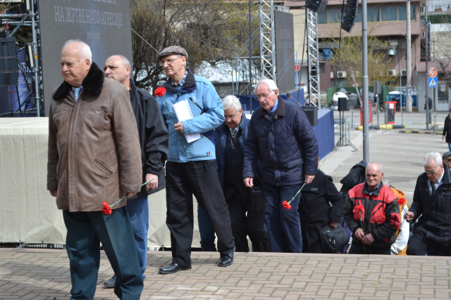 Polaganje cveća povodom godišnjice Nato agresije