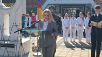 Polaganje venaca u znak sećanja na dr Izabel Emsli Haton