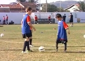 Dečak bez stopala igra za Barselonu