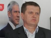 Mitrović: Han vode konobari i kockari 