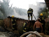 Izgorela kuća u Vranju! (FOTO)
