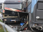TEŽAK SUDAR kamiona i autobusa kod Vranja, jedan poginuo  